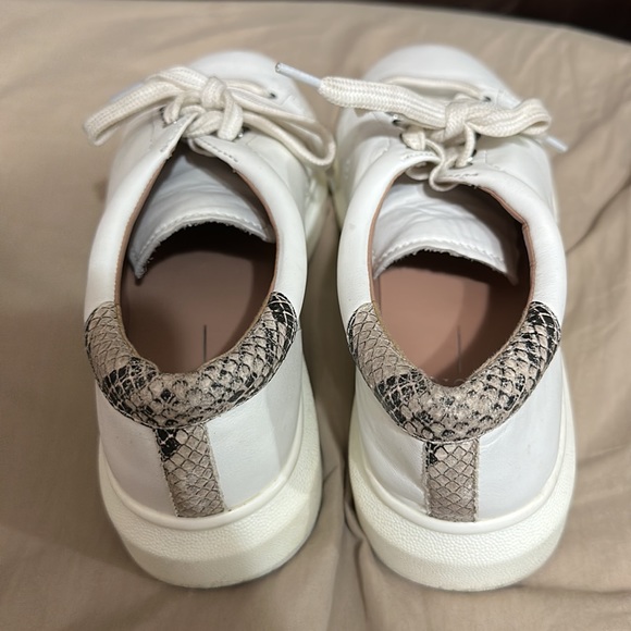 Women sneakers size 8 - Picture 2 of 2